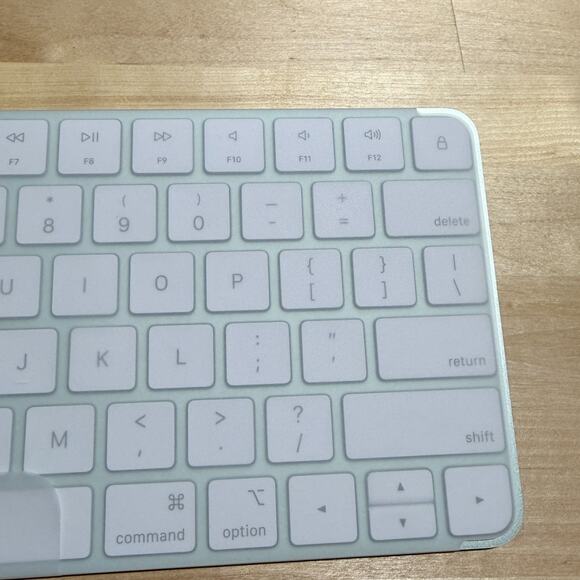 Brand New, Green Apple Wireless Magic Keyboard Model A3203, English, Lock Button - Picture 4 of 8